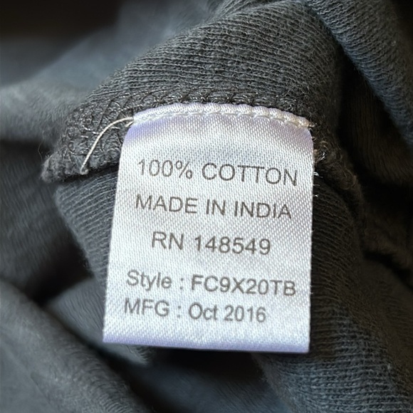 Free Planet Short Sleeved Hoodie Size Medium - Picture 7 of 7